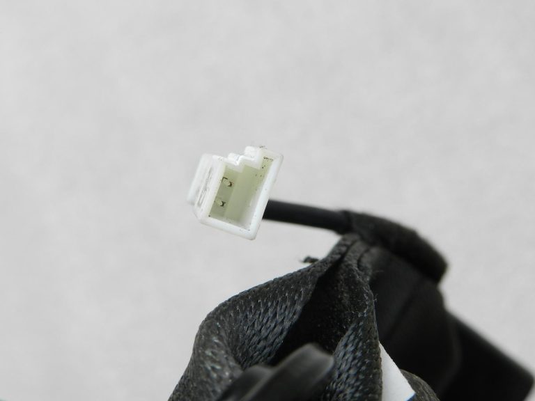 BMW G30 520D oriģinālā drošības jostas sprādze aizmugurē pa vidu 72117412785