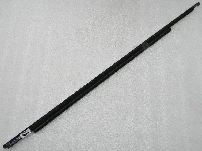 BMW G30 520D oriģinālā aizmugurējā labās puses durvju slieksnis 51357381848