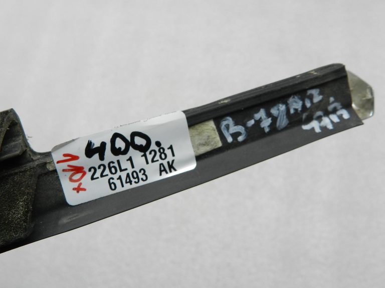 BMW G30 520D oriģinālā aizmugurējā labās puses durvju slieksnis 51357381848