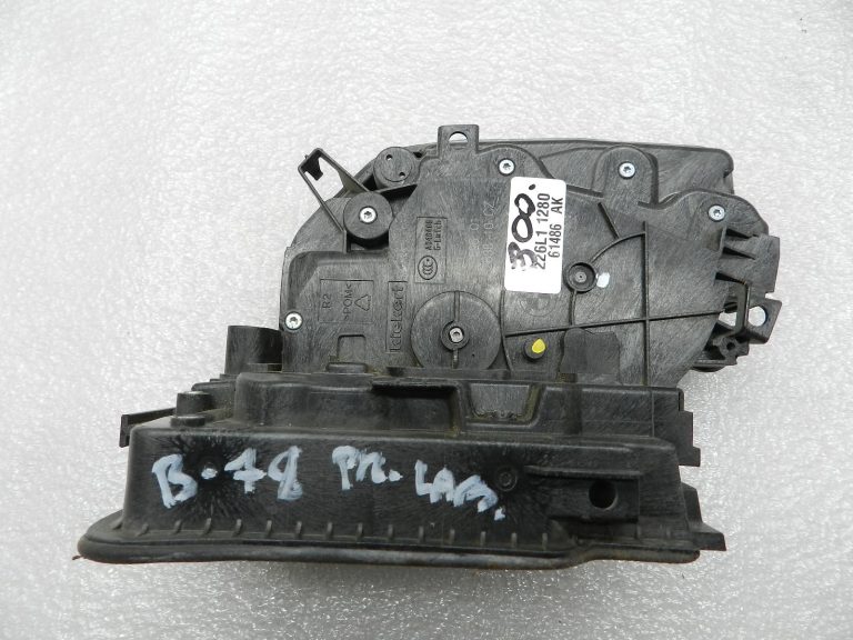 BMW G30 520D oriģinālā priekšējā labās puses durvju slēdzene 51217477696
