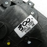 BMW G30 520D oriģinālā priekšējā labās puses durvju slēdzene 51217477696