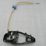 BMW G30 520D oriģinālā aizmugurējā labās puses durvju ārējā roktura kronšteins