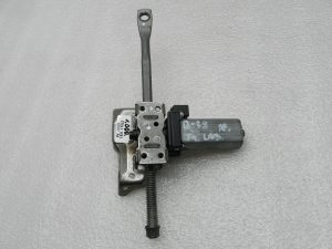 BMW G30 520D oriģinālais priekšējā sēdekļa augstuma regulēšanas piedziņas motors (labais), 52107454054