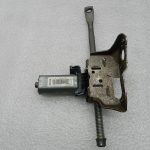 BMW G30 520D oriģinālais priekšējā sēdekļa augstuma regulēšanas piedziņas motors (labais), 52107454054