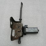 BMW G30 520D oriģinālais priekšējā sēdekļa augstuma regulēšanas piedziņas motors (kreisais) 52107454053