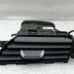 BMW G30 520D oriģinālā svaigā gaisa restes gaisa sprausla labajā pusē 64229329585