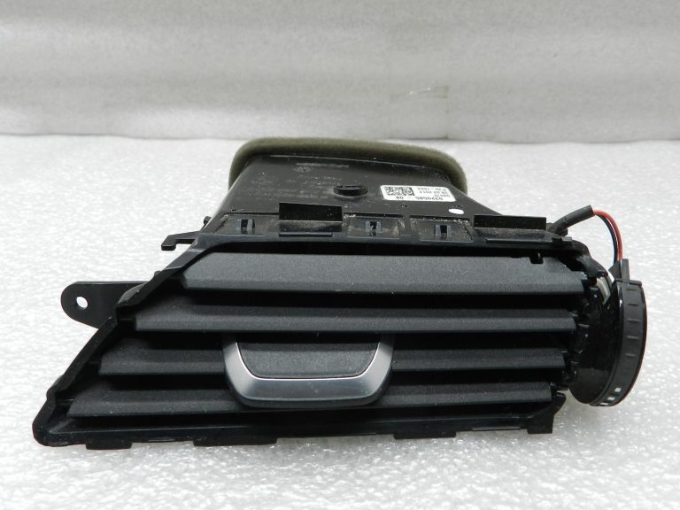 BMW G30 520D oriģinālā svaigā gaisa restes gaisa sprausla labajā pusē 64229329585