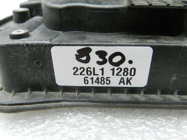 BMW G30 520D oriģinālā aizmugurējā labās puses durvju slēdzene 51227477698