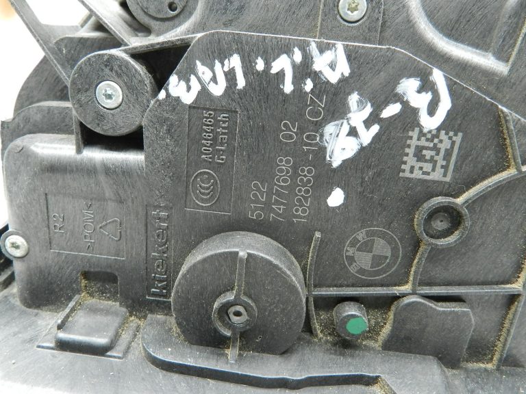 BMW G30 520D oriģinālā aizmugurējā labās puses durvju slēdzene 51227477698