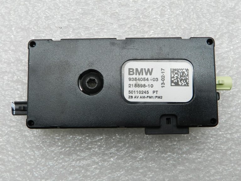 BMW G30 520D oriģinālais antenas pastiprinātājs ar diversitātes funkciju