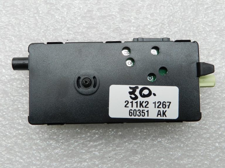 BMW G30 520D oriģinālais antenas pastiprinātājs ar diversitātes funkciju
