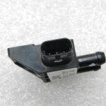 BMW G30 520D oriģinālais izplūdes gāzes spiediena sensors 13628579353