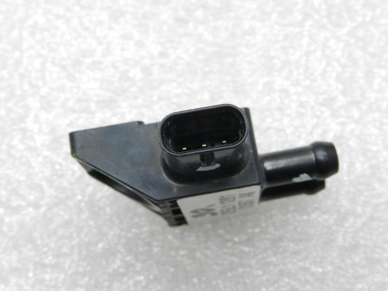 BMW G30 520D oriģinālais izplūdes gāzes spiediena sensors 13628579353