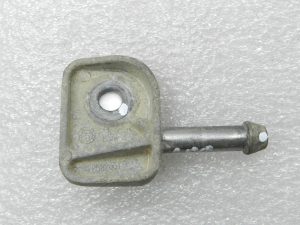 BMW G30 520D oriģinālais izplūdes sistēmas stiprinājums aizmugurē labajā pusē 18308582061