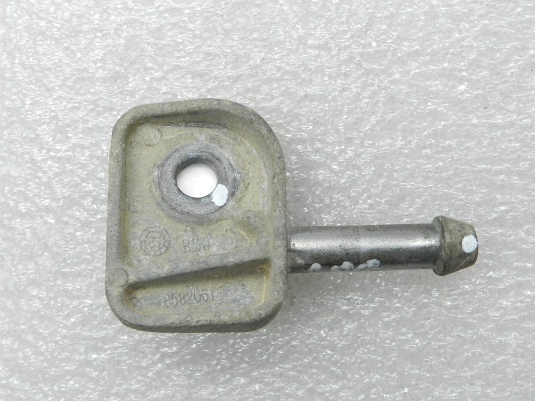 BMW G30 520D oriģinālais izplūdes sistēmas stiprinājums aizmugurē labajā pusē 18308582061
