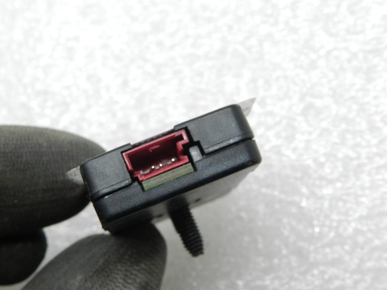 BMW G30 520D oriģinālais antenas pastiprinātājs 65209325723