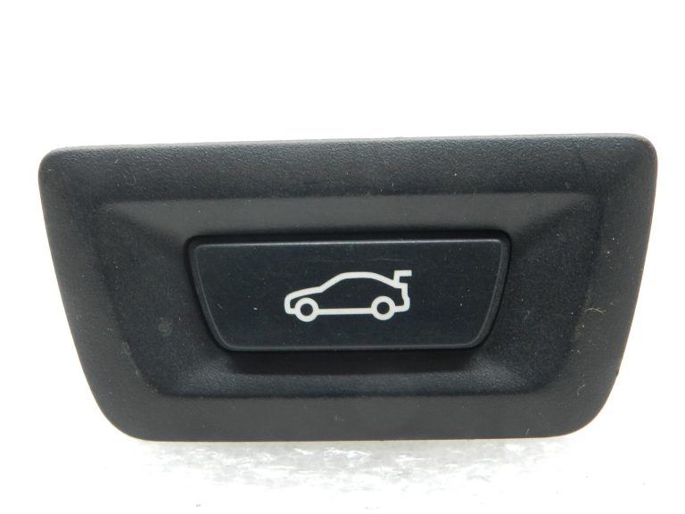 BMW G30 520D oriģinālais bagāžnieka vāka atvēršanas slēdzis