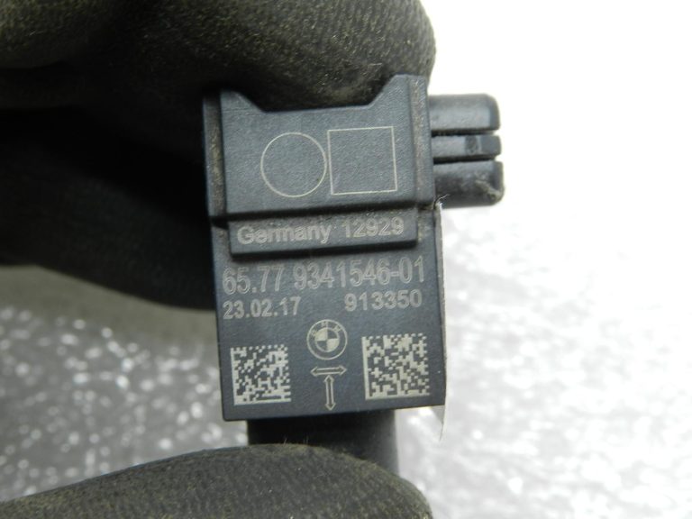 BMW G30 520D oriģinālais paātrinājuma sensors un gaisa spilvenu sadursmes sensors