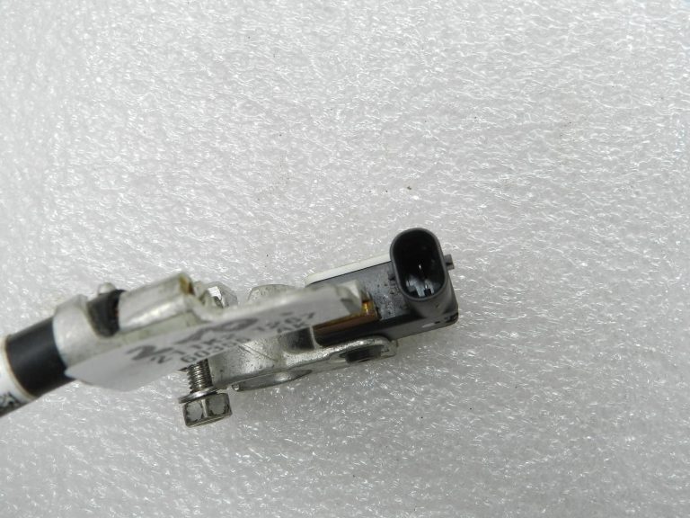 BMW G30 520D oriģinālais akumulatora mīnus vads 61218736083