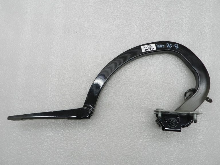 BMW G30 520D oriģinālais aizmugurējās durvju eņģis (labajā pusē) BLACK SAPPHIRE METALLIC (475)