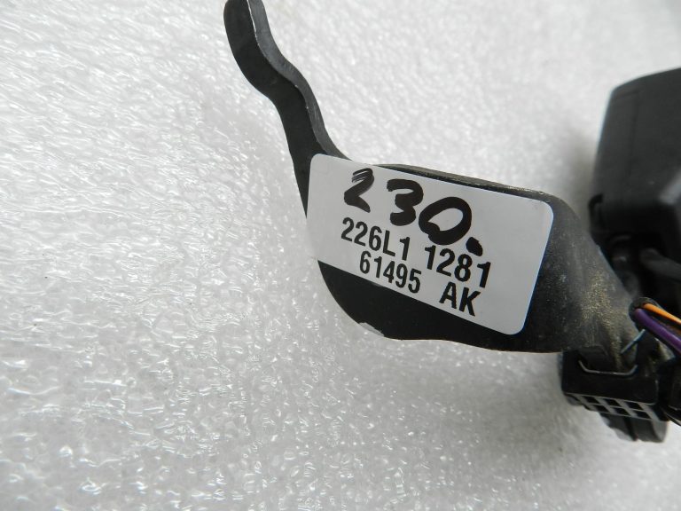 BMW G30 520D oriģinālā drošības jostas sprādze aizmugurē pa kreisi 72117475017