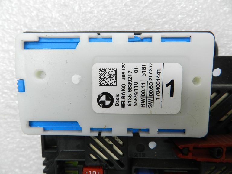 BMW G30 520D oriģinālā drošinātāju kaste, strāvas sadalītājs 61146837092