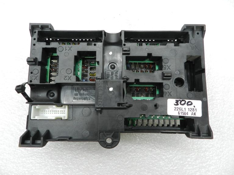 BMW G30 520D oriģinālā drošinātāju kaste, strāvas sadalītājs 61146837092