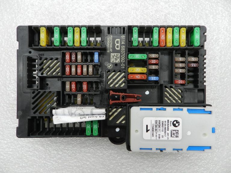 BMW G30 520D oriģinālā drošinātāju kaste, strāvas sadalītājs 61146837092