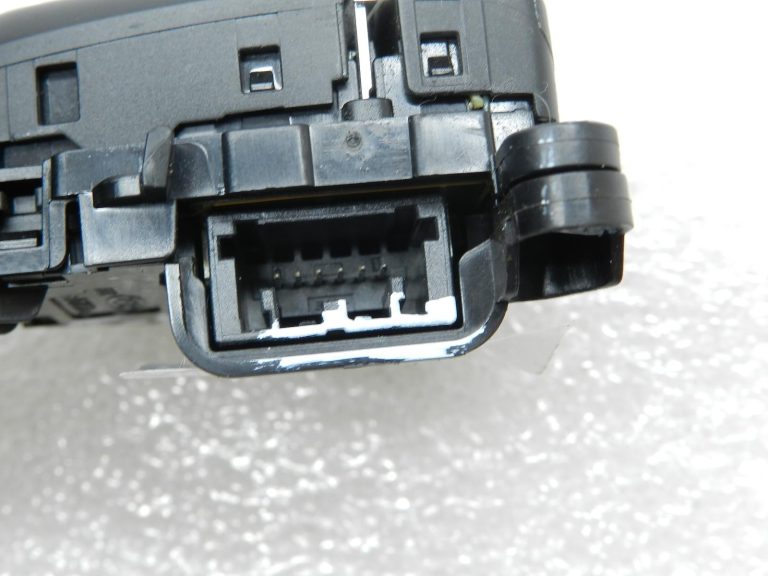 Ford Focus IV oriģinālais stūres slēdzis (labajā pusē) 2127937