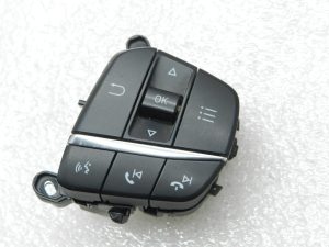 Оригинальные переключатели на рулевом колесе Ford Focus IV (правая сторона) 2127937