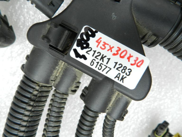 BMW G30 520D oriģinālais dīzeļdzinēja vadu komplekts 12518591636