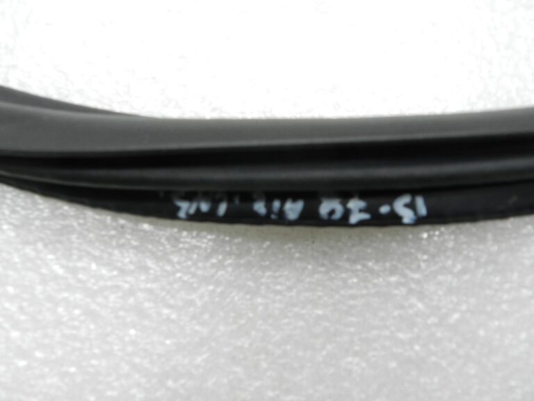BMW G30 520D oriģinālā durvju blīvējuma gumija aizmugurē – labajā un kreisajā pusē 51727468732