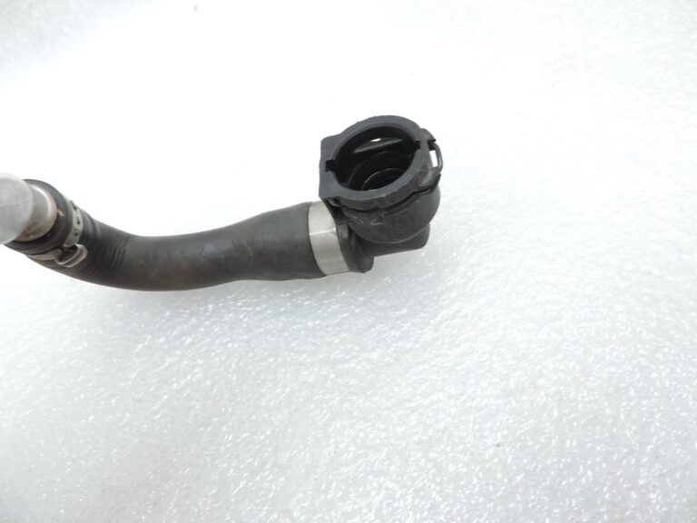 OE BMW G30, G31, G01, G02 dīzeļdzinēja B47 dzesēšanas šļūtene 11538576311