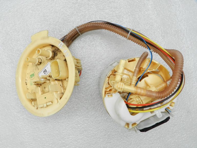 BMW G30 520D oriģinālais degvielas sūknis 16119468608