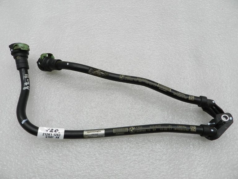 BMW G30 520D oriģinālais pārnesumkārbas eļļas dzesētāja cauruļvads (ieplūdes)