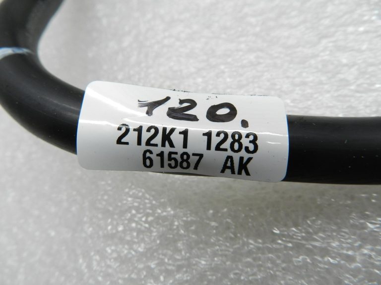 BMW G30 520D oriģinālais pārnesumkārbas eļļas dzesētāja cauruļvads (ieplūdes)