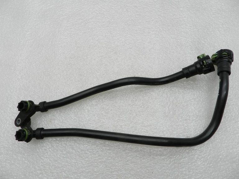 BMW G30 520D oriģinālais pārnesumkārbas eļļas dzesētāja cauruļvads (ieplūdes)