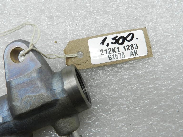 BMW G30 520D oriģinālā degvielas iesmidzināšanas josla 13538514154
