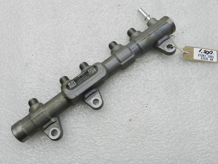 BMW G30 520D oriģinālā degvielas iesmidzināšanas josla 13538514154