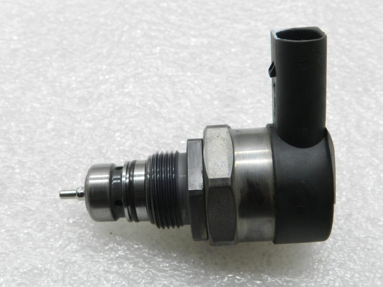 BMW G30 520D oriģinālais spiediena regulēšanas vārsts, degvielas vārsts 13537801992