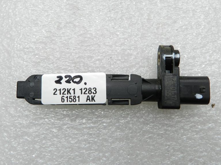 BMW G30 520D oriģinālais apgriezienu sensors kloķvārpstai 13627806782