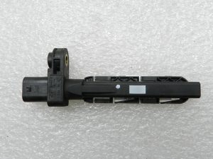 BMW G30 520D oriģinālais apgriezienu sensors kloķvārpstai 13627806782