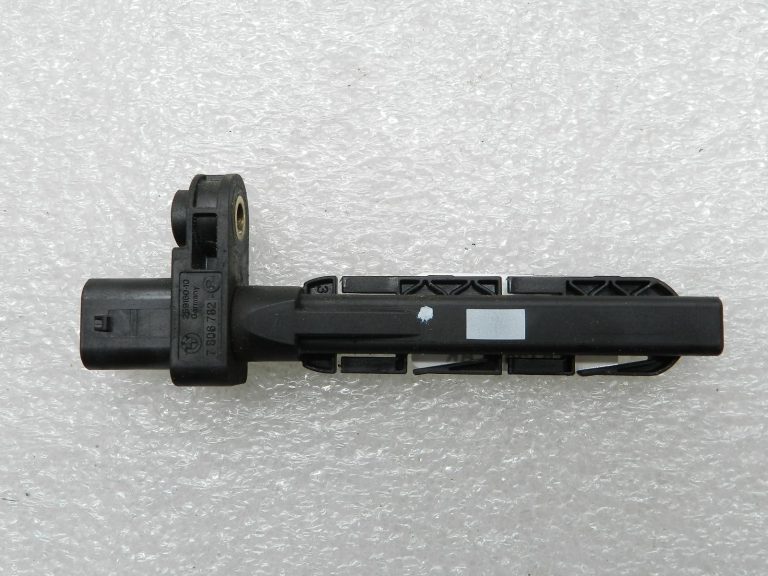 BMW G30 520D oriģinālais apgriezienu sensors kloķvārpstai 13627806782