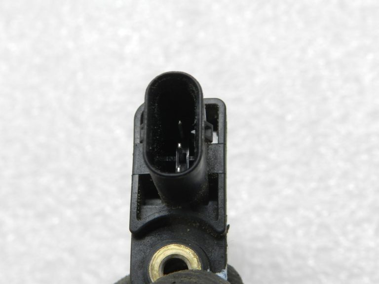 BMW G30 520D oriģinālais apgriezienu sensors kloķvārpstai 13627806782