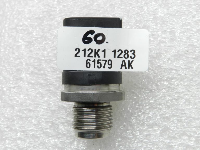 BMW G30 520D oriģinālais degvielas spiediena sensors 13538577623