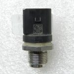 BMW G30 520D oriģinālais degvielas spiediena sensors 13538577623