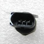 BMW G30 520D oriģinālais degvielas spiediena sensors 13538577623