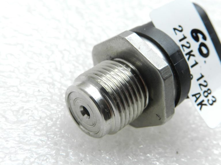 BMW G30 520D oriģinālais degvielas spiediena sensors 13538577623