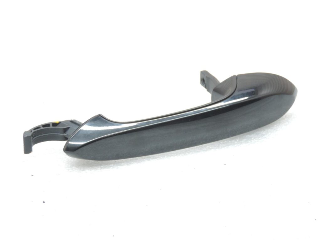 OE BMW F40, F70, F44, F74, G30, G31 ārējā durvju rokturi (labā puse) 475 safīra melnā krāsā 7489322