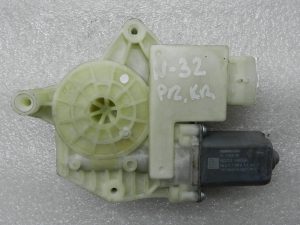 Nissan Qashqai oriģinālais priekšējā kreisā loga pacēlāja motors 80701hv00a